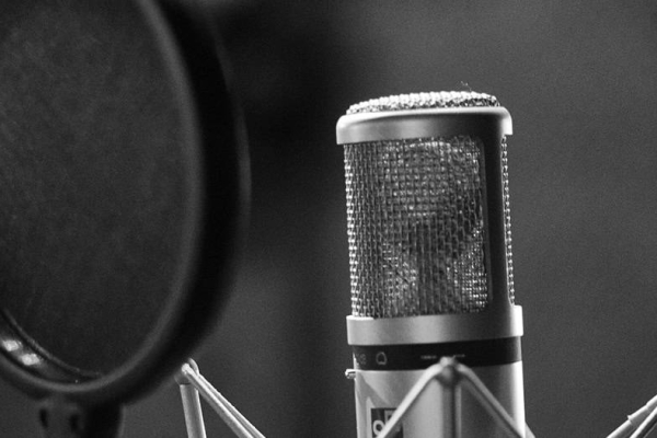Why Phantom Powered Condenser Microphones are Best for Voice Overs